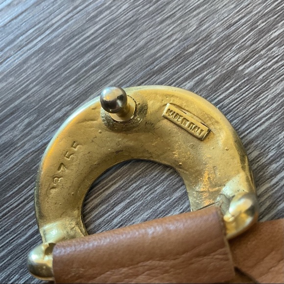 Vintage Made in Italy Rare Leather band with Gold tone beaten metal clasp. - Picture 3 of 12